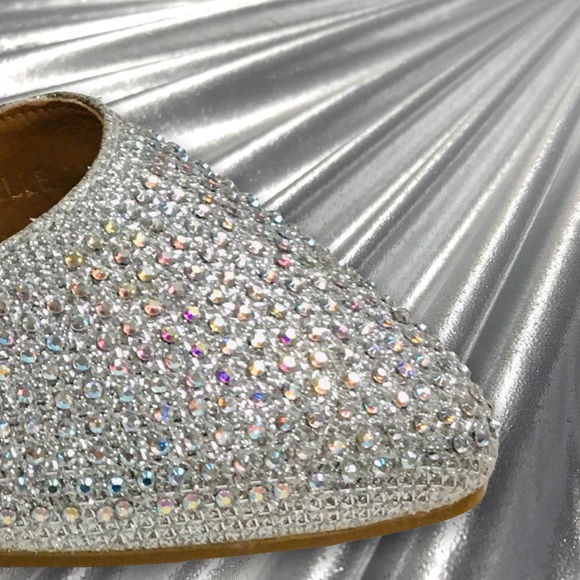 Pazzle Shoes - SZ 8 Pazzle Rhinestone Silver D’orsay Pointed Flat